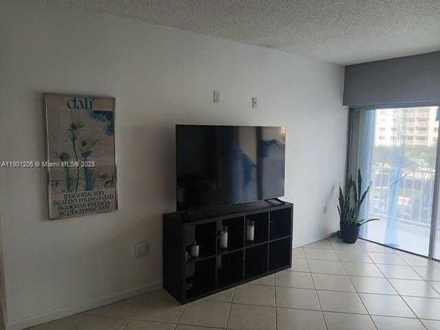 Small Image of 500 BAYVIEW DR #321, Sunny Isles Beach Number 5