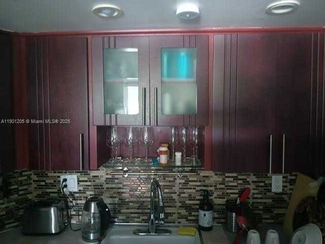 Small Image of 500 BAYVIEW DR #321, Sunny Isles Beach Number 8
