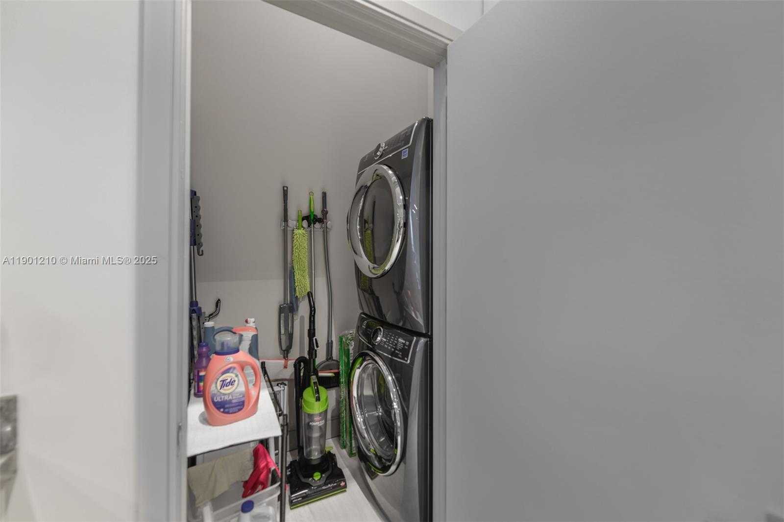 Small Image of 495 BRICKELL AVE #2211, Miami Number 11