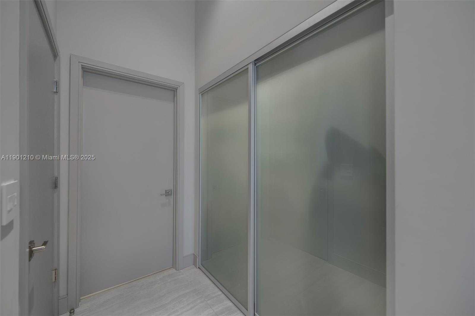 Small Image of 495 BRICKELL AVE #2211, Miami Number 16