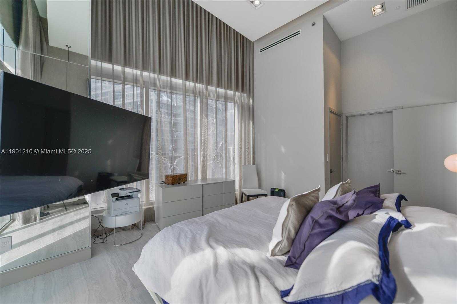 Small Image of 495 BRICKELL AVE #2211, Miami Number 18