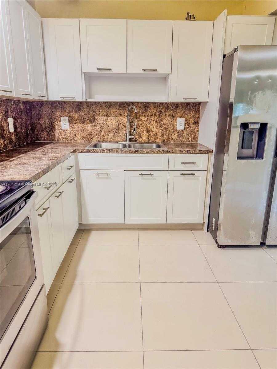 Small Image of 906 SOUTH WEST 74TH AVE, North Lauderdale Number 3