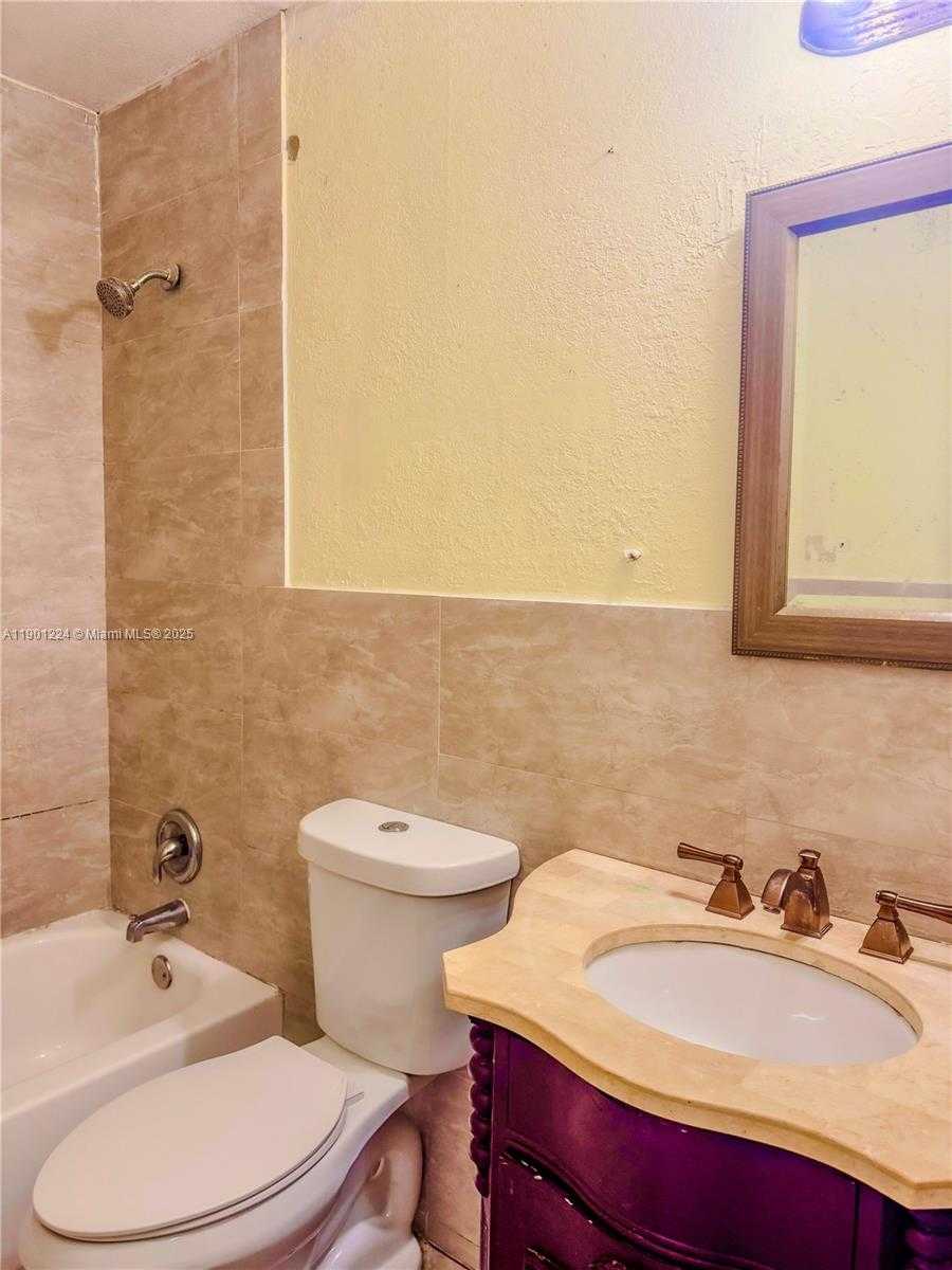 Small Image of 906 SOUTH WEST 74TH AVE, North Lauderdale Number 7