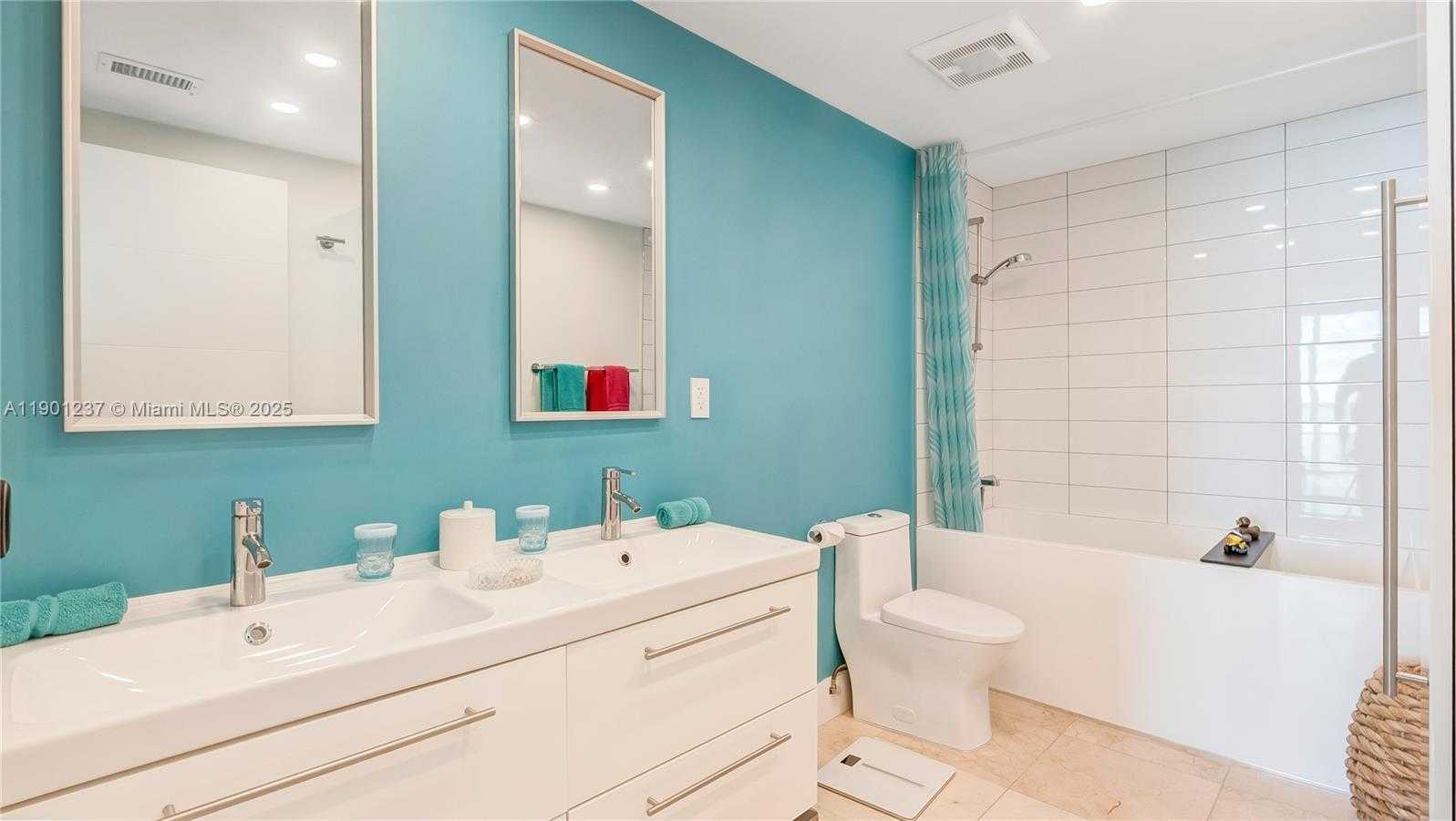 Small Image of 100 BAYVIEW DR #1807, Sunny Isles Beach Number 14