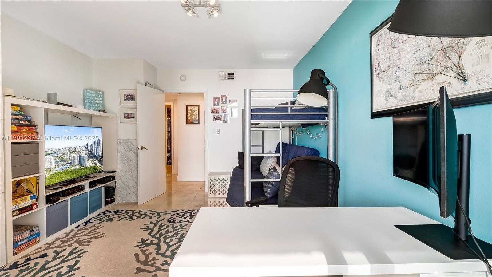 Small Image of 100 BAYVIEW DR #1807, Sunny Isles Beach Number 22