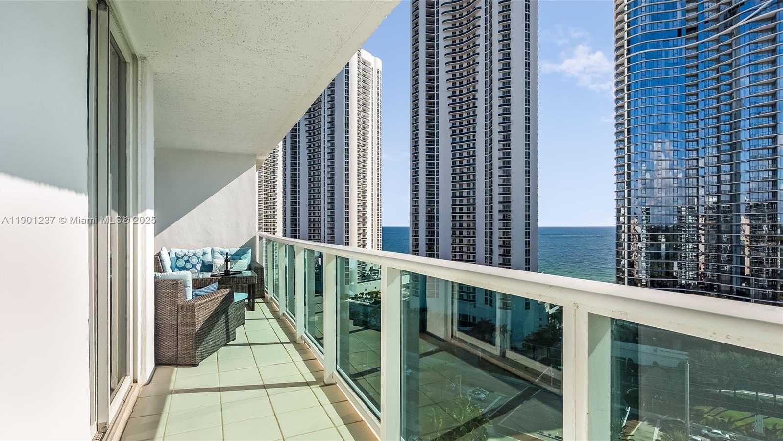Small Image of 100 BAYVIEW DR #1807, Sunny Isles Beach Number 29