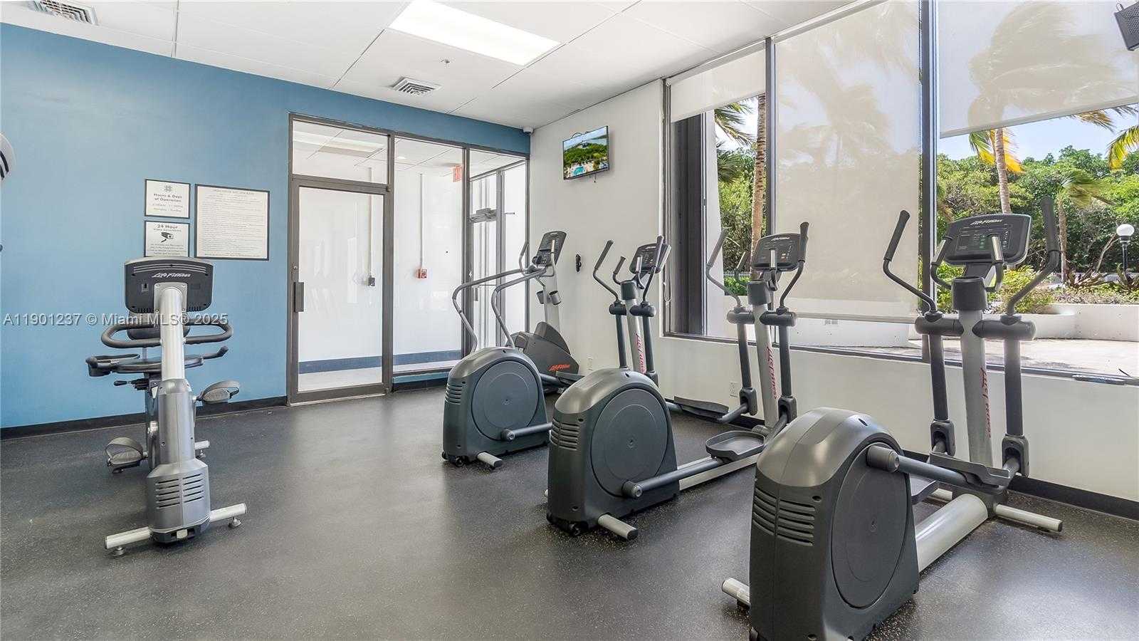 Small Image of 100 BAYVIEW DR #1807, Sunny Isles Beach Number 38