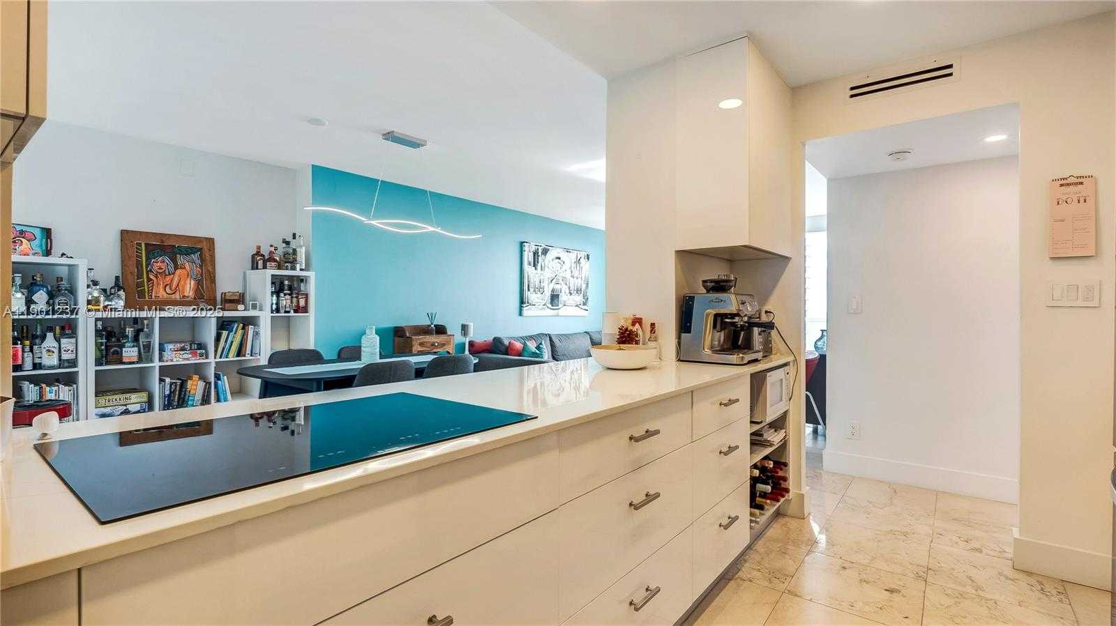 Small Image of 100 BAYVIEW DR #1807, Sunny Isles Beach Number 8