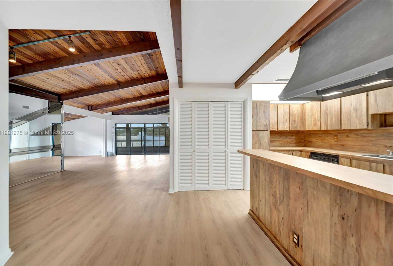 Small Image of 616 BRIARWOOD CIR, Hollywood Number 11