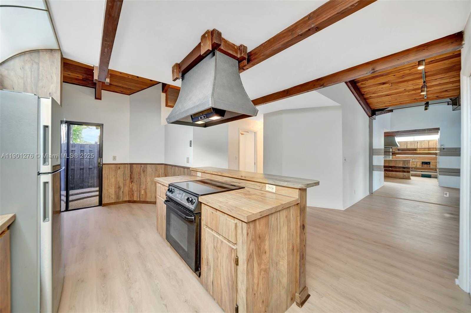 Small Image of 616 BRIARWOOD CIR, Hollywood Number 14