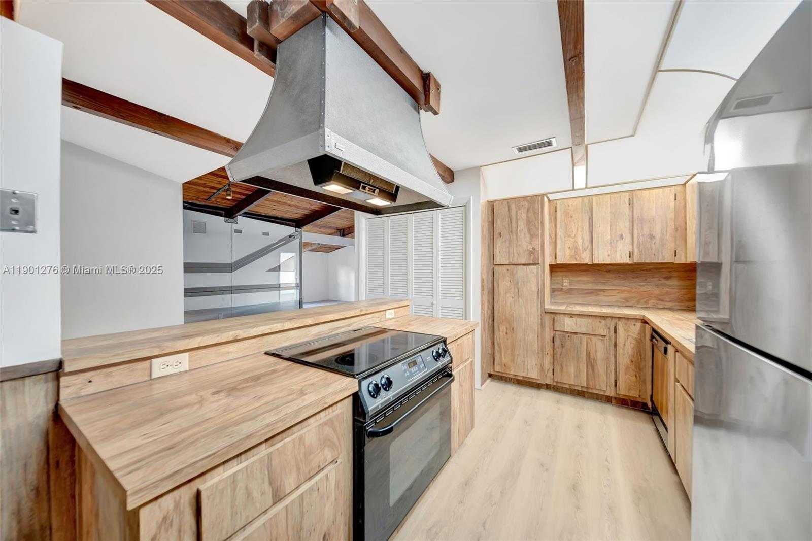 Small Image of 616 BRIARWOOD CIR, Hollywood Number 16