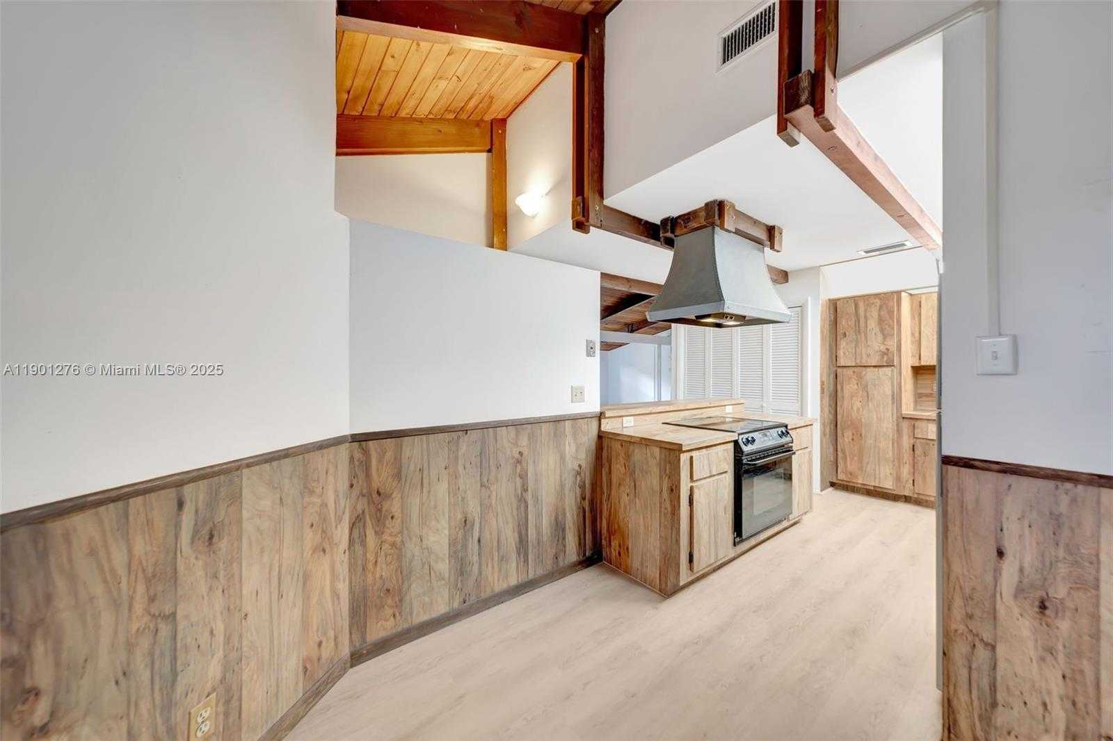 Small Image of 616 BRIARWOOD CIR, Hollywood Number 17