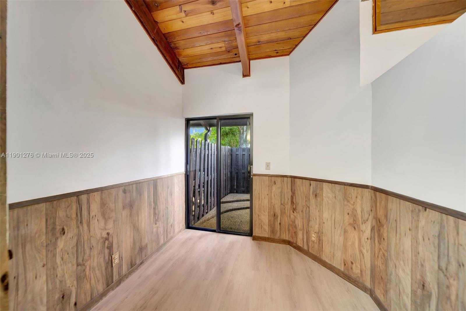 Small Image of 616 BRIARWOOD CIR, Hollywood Number 18