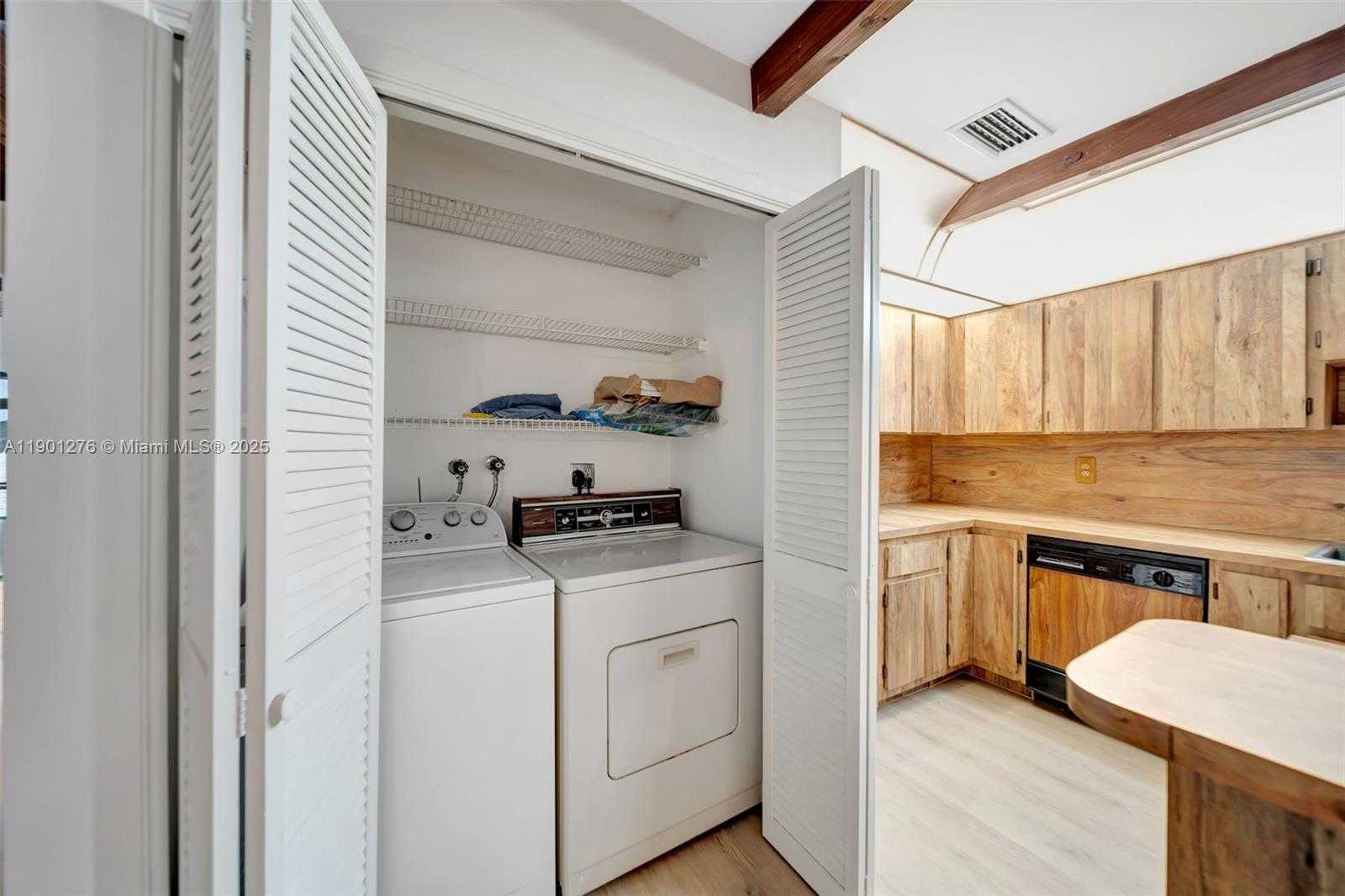 Small Image of 616 BRIARWOOD CIR, Hollywood Number 19