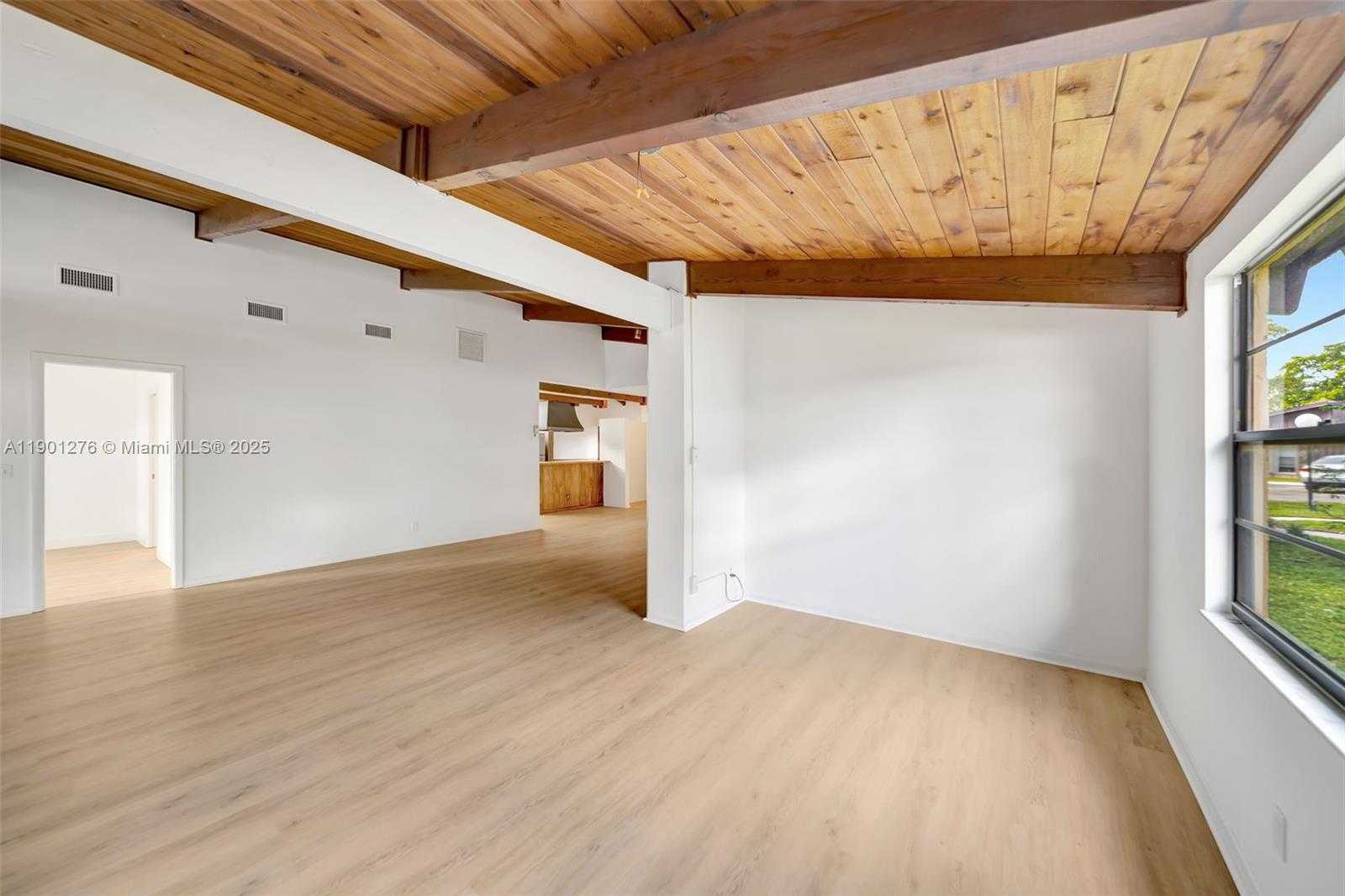 Small Image of 616 BRIARWOOD CIR, Hollywood Number 20