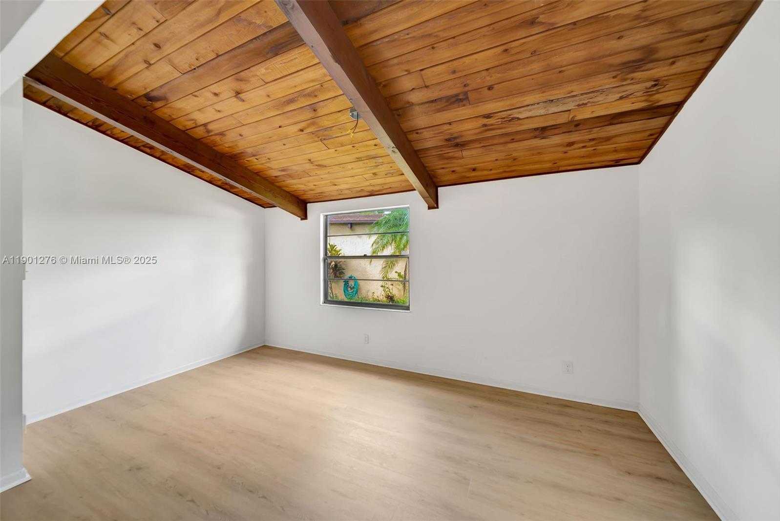 Small Image of 616 BRIARWOOD CIR, Hollywood Number 21