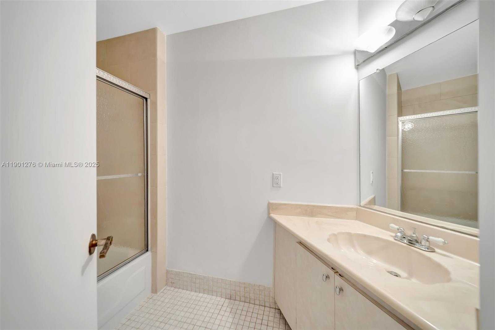 Small Image of 616 BRIARWOOD CIR, Hollywood Number 24