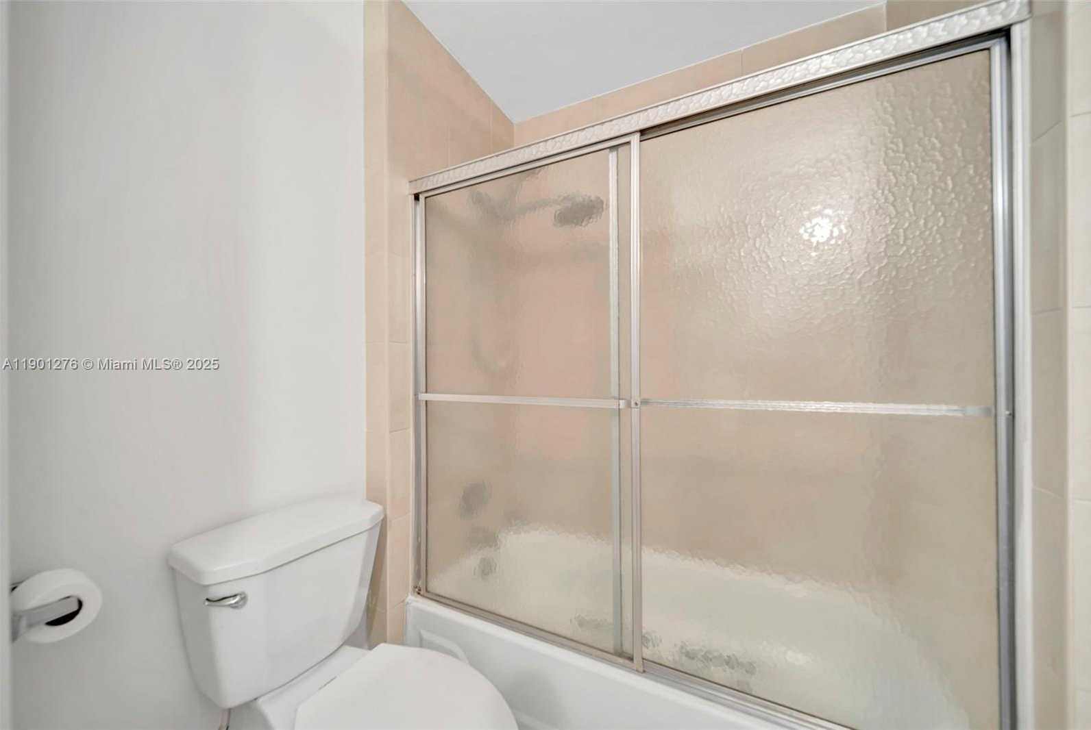 Small Image of 616 BRIARWOOD CIR, Hollywood Number 25
