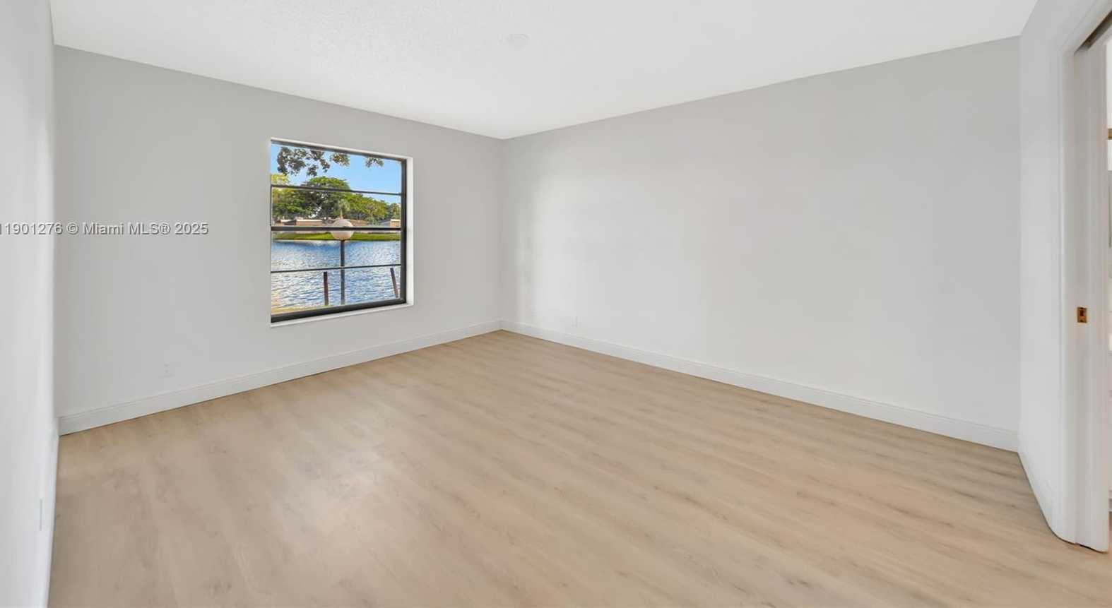 Small Image of 616 BRIARWOOD CIR, Hollywood Number 26