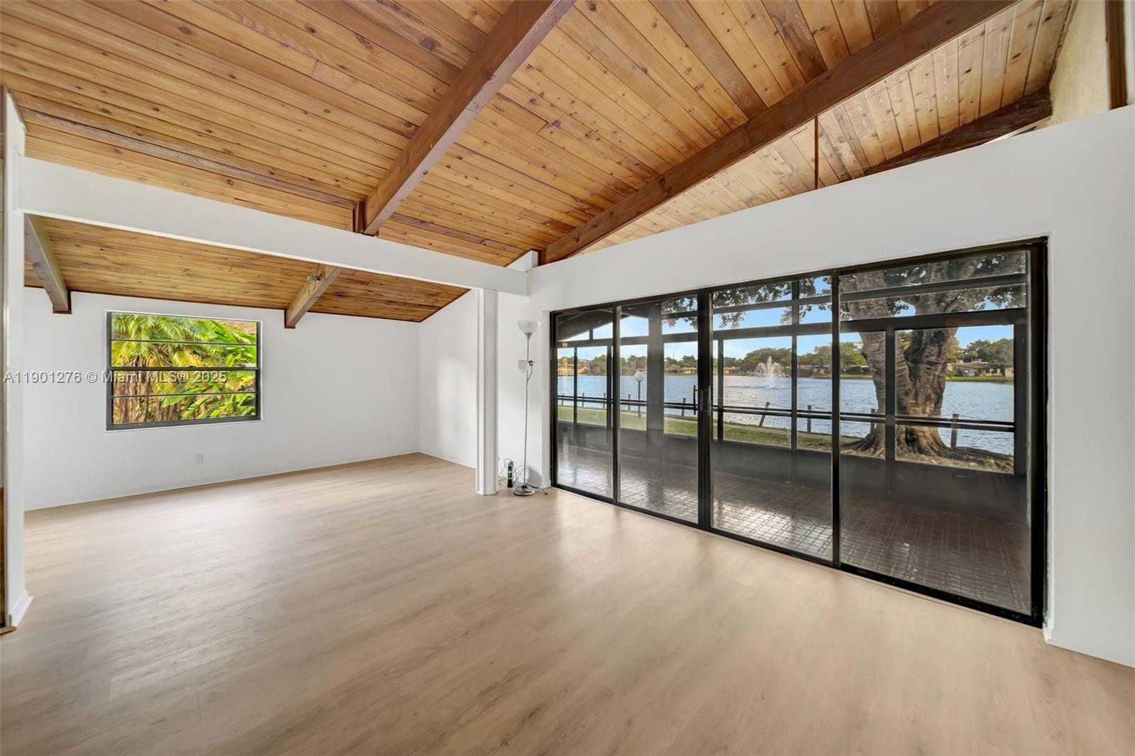 Small Image of 616 BRIARWOOD CIR, Hollywood Number 3