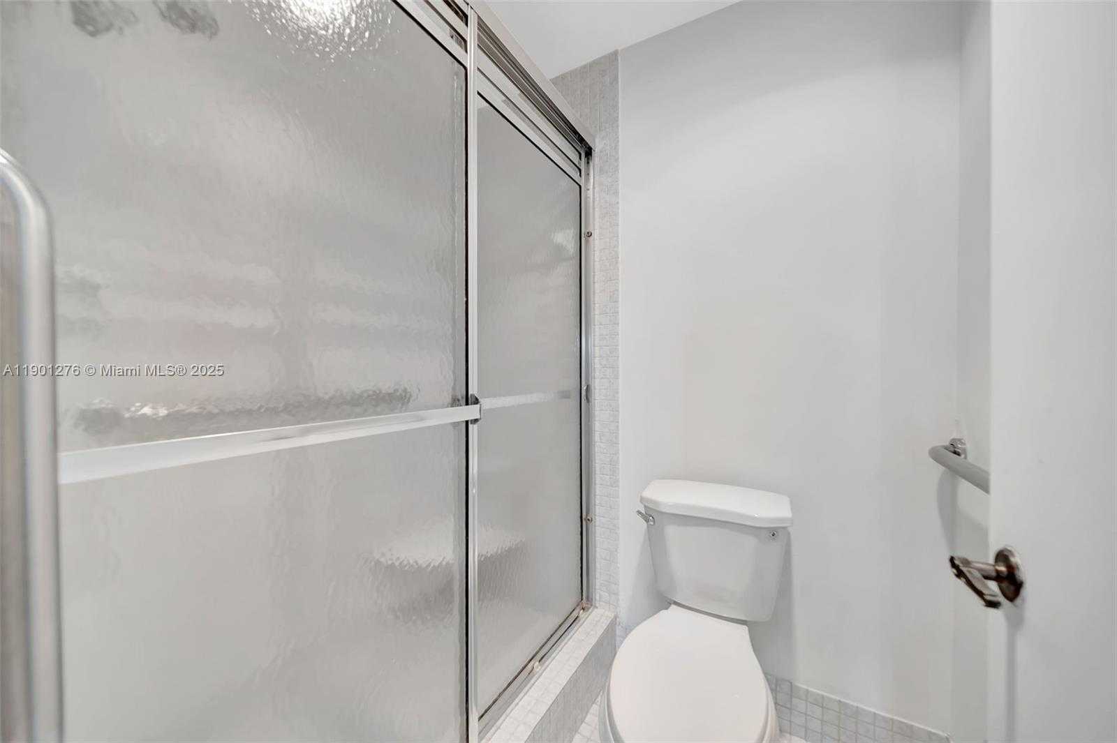 Small Image of 616 BRIARWOOD CIR, Hollywood Number 30