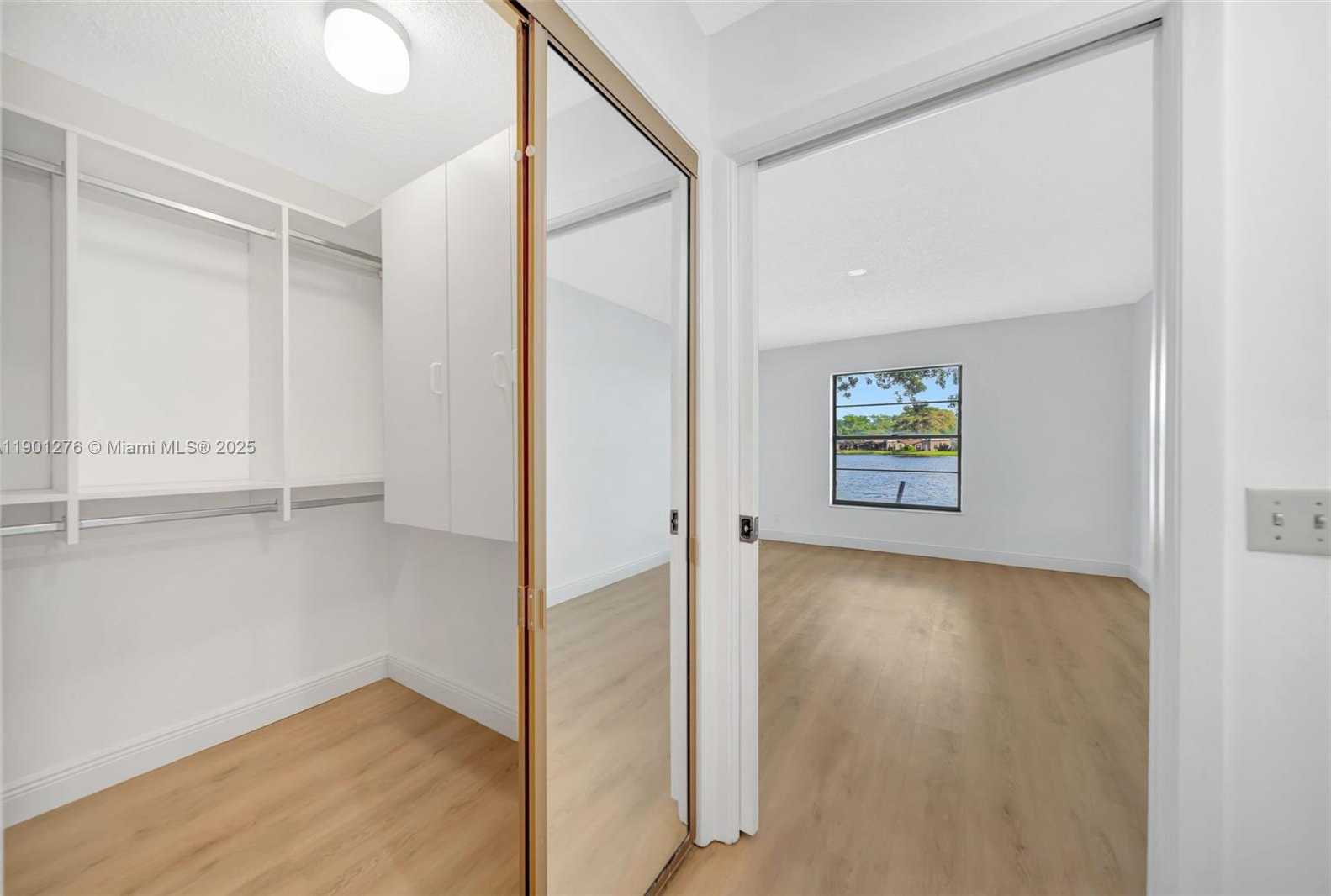 Small Image of 616 BRIARWOOD CIR, Hollywood Number 31