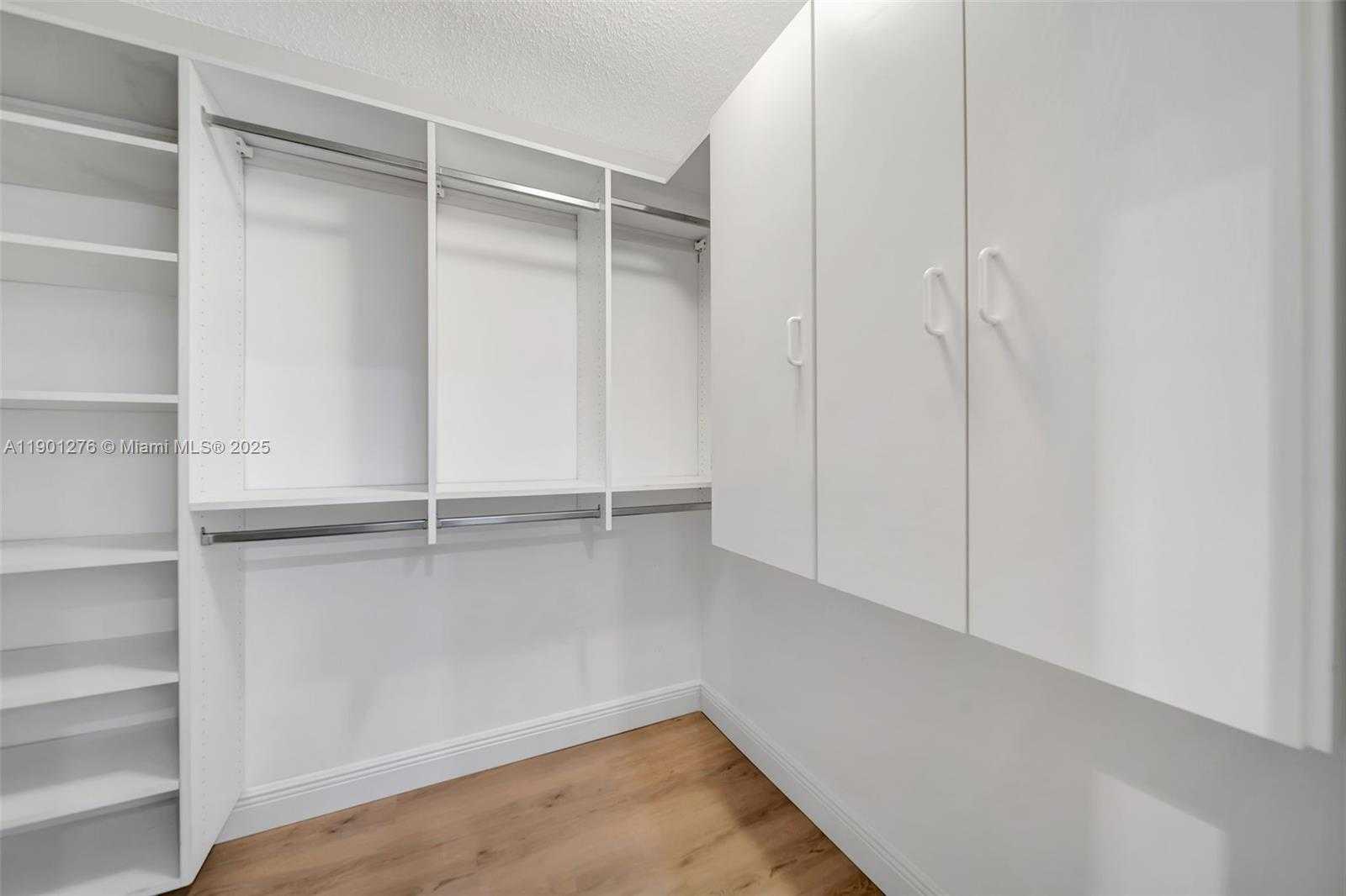 Small Image of 616 BRIARWOOD CIR, Hollywood Number 32