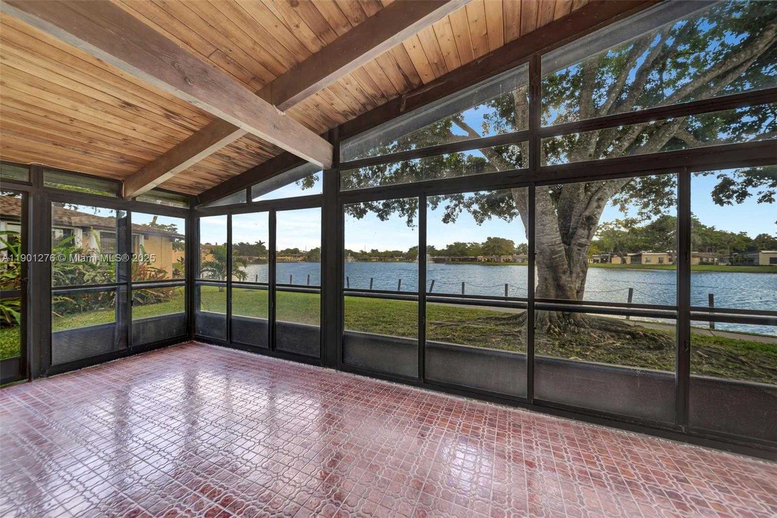 Small Image of 616 BRIARWOOD CIR, Hollywood Number 35