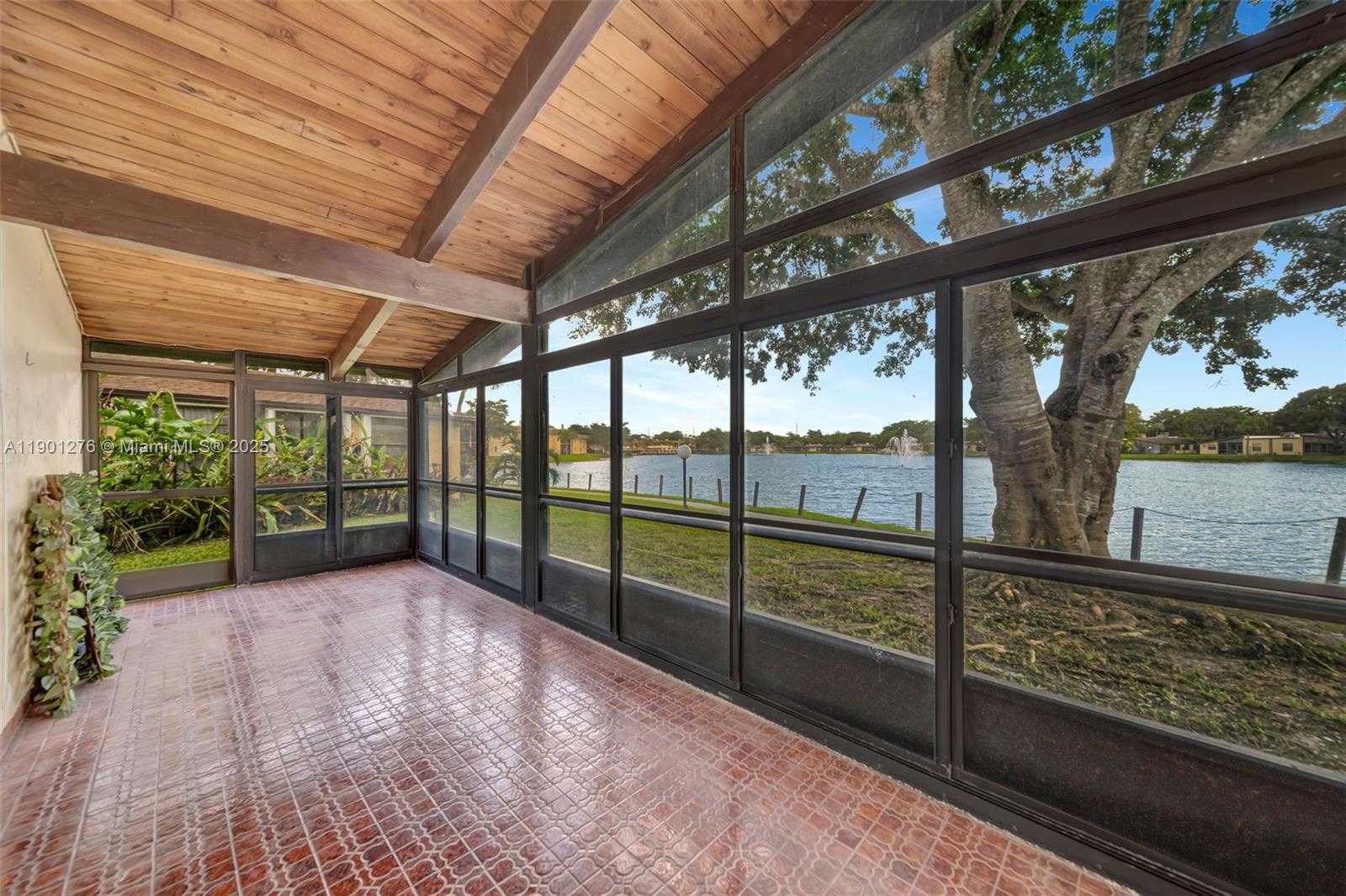 Small Image of 616 BRIARWOOD CIR, Hollywood Number 37