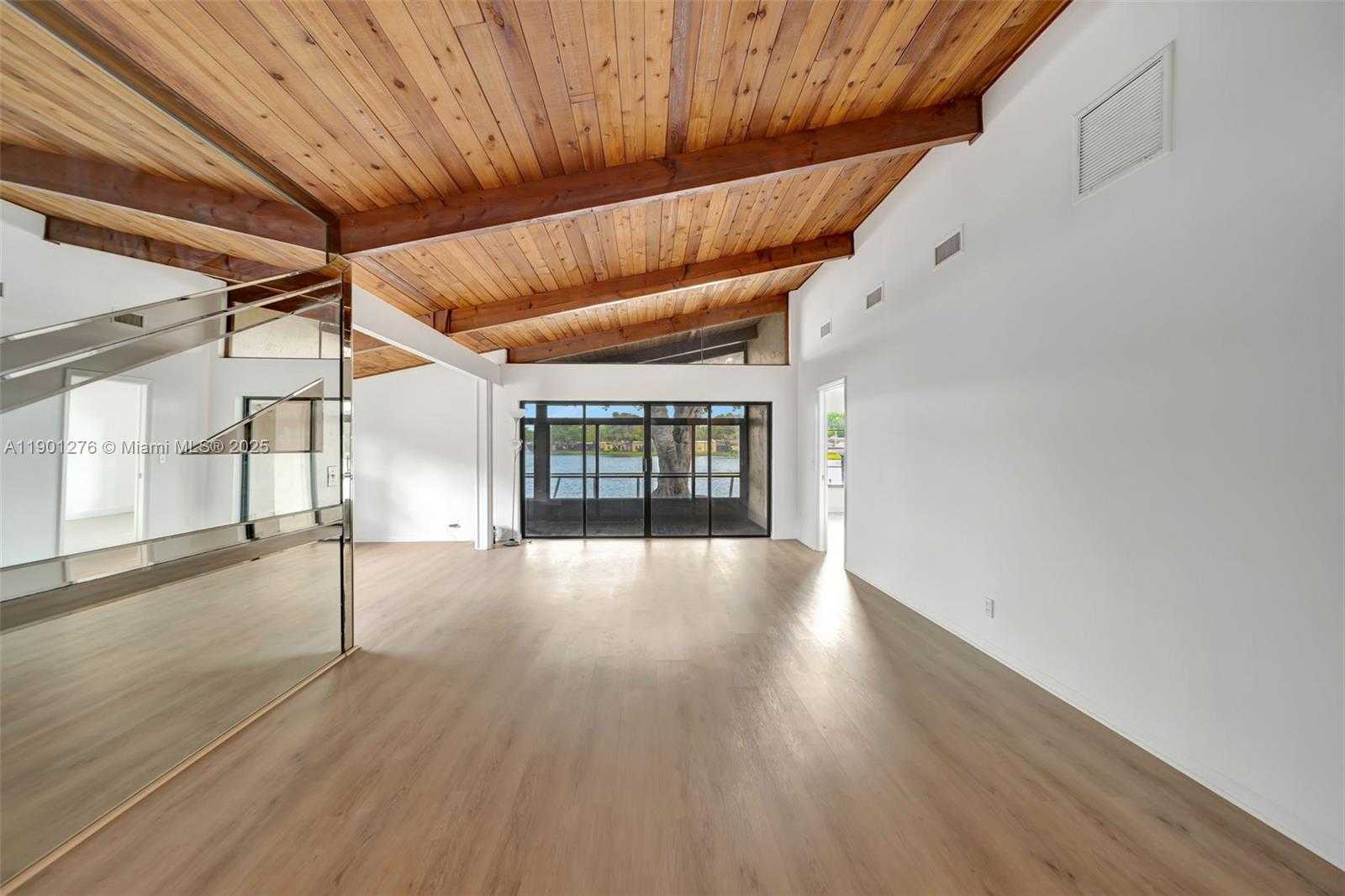 Small Image of 616 BRIARWOOD CIR, Hollywood Number 4