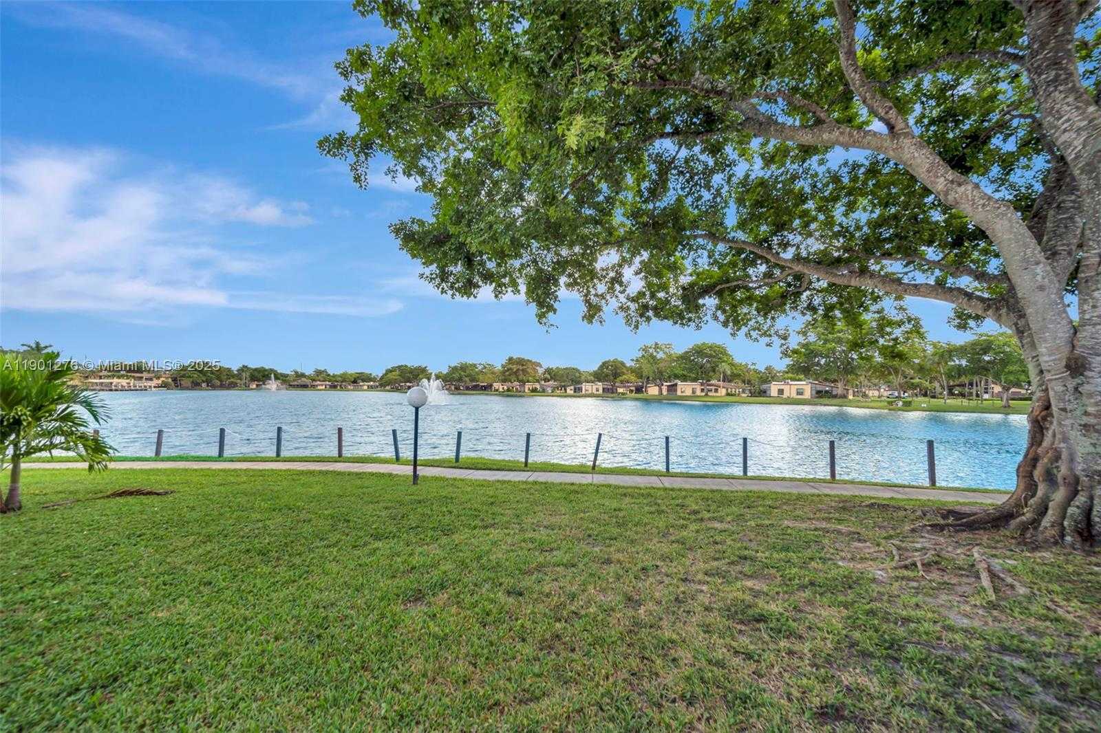 Small Image of 616 BRIARWOOD CIR, Hollywood Number 42