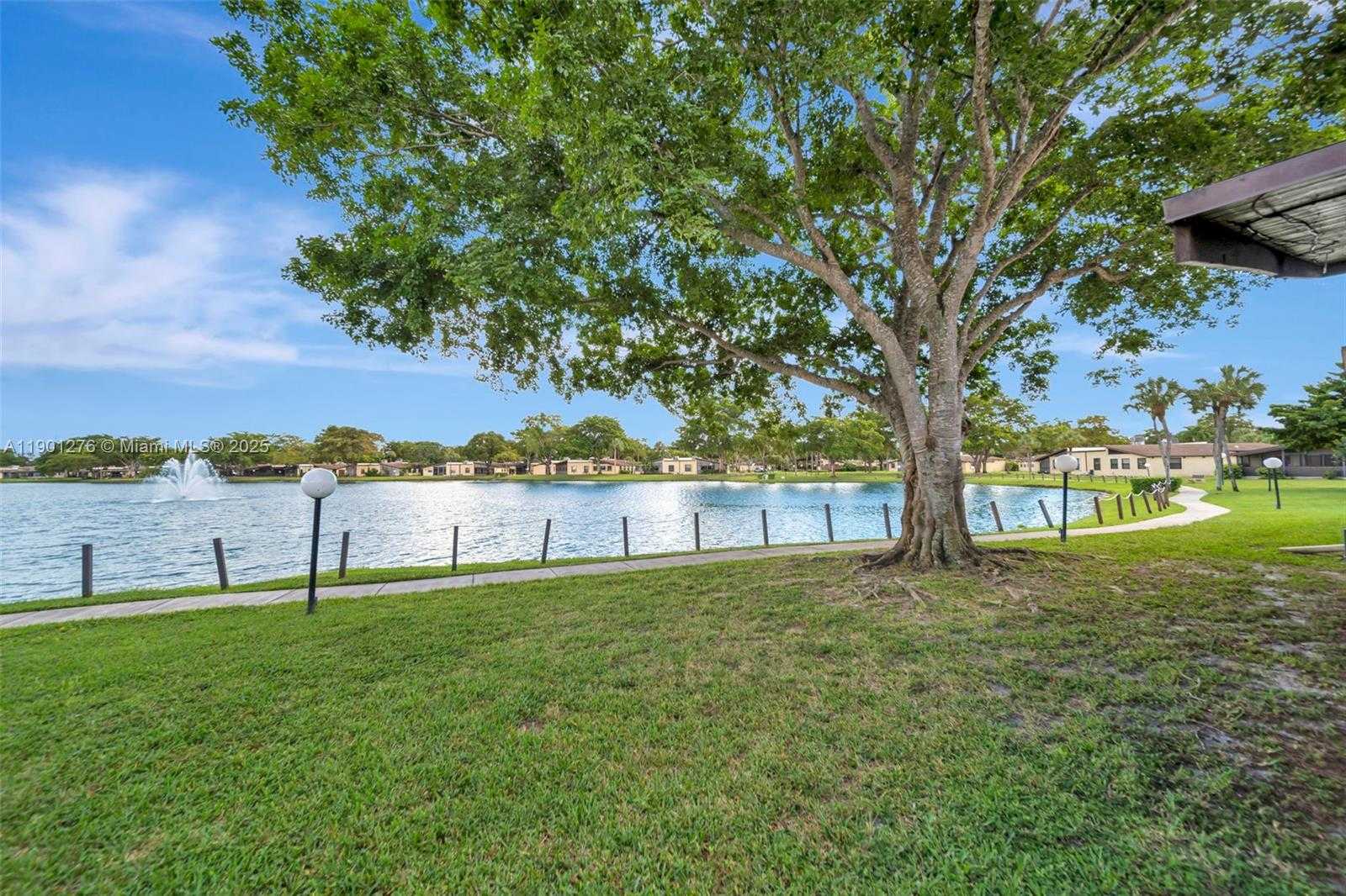 Small Image of 616 BRIARWOOD CIR, Hollywood Number 43