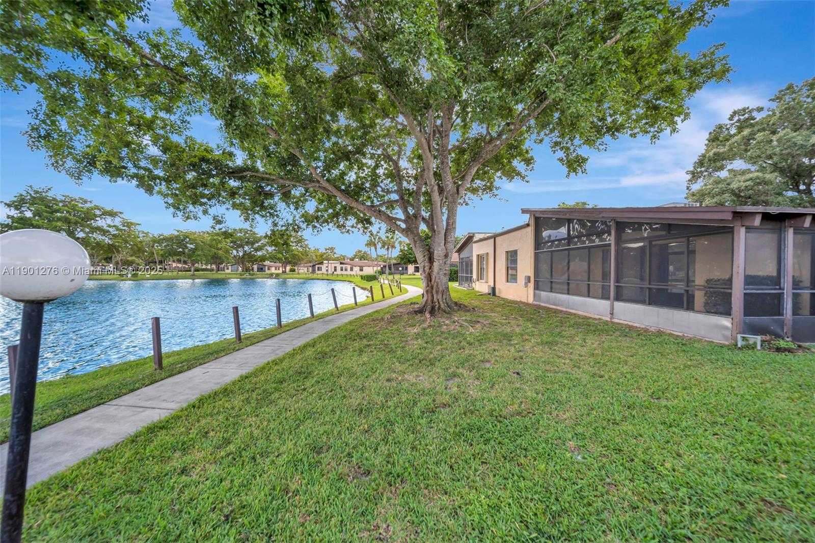 Small Image of 616 BRIARWOOD CIR, Hollywood Number 45