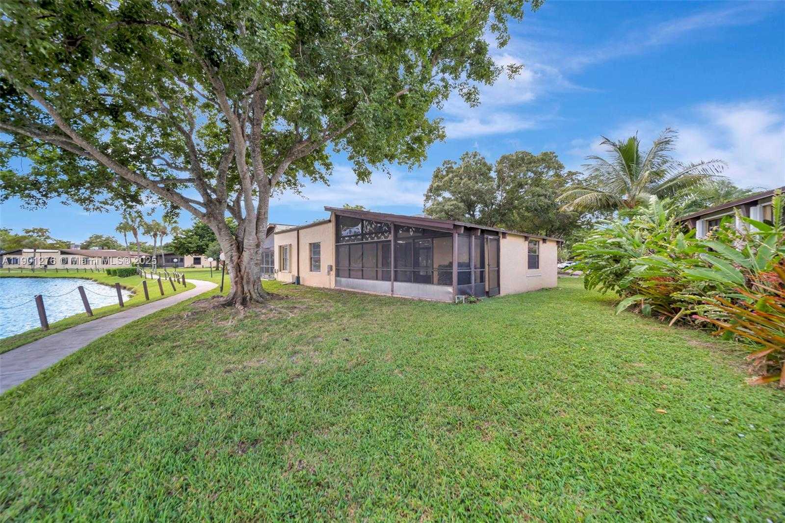 Small Image of 616 BRIARWOOD CIR, Hollywood Number 48