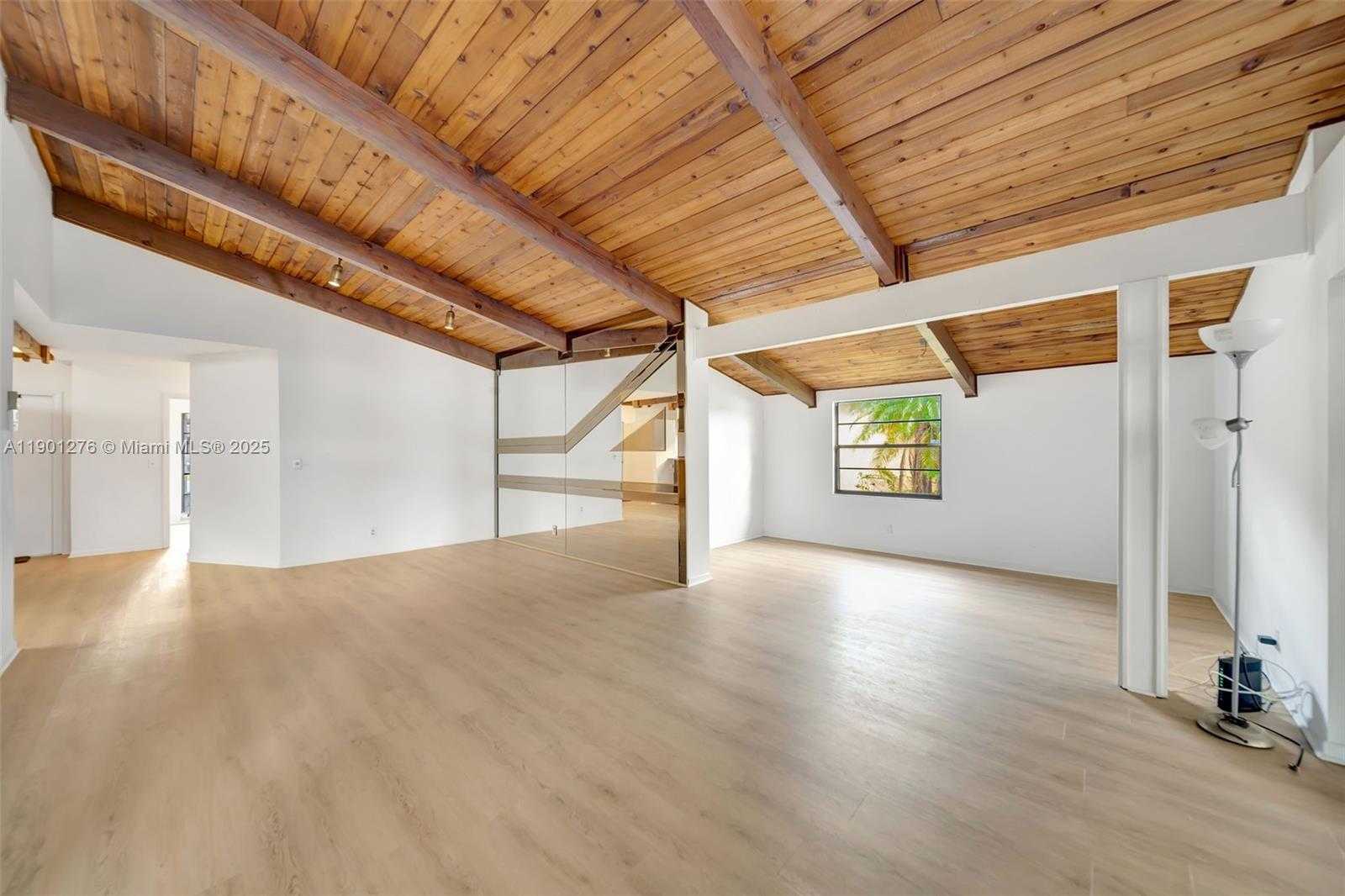 Small Image of 616 BRIARWOOD CIR, Hollywood Number 5
