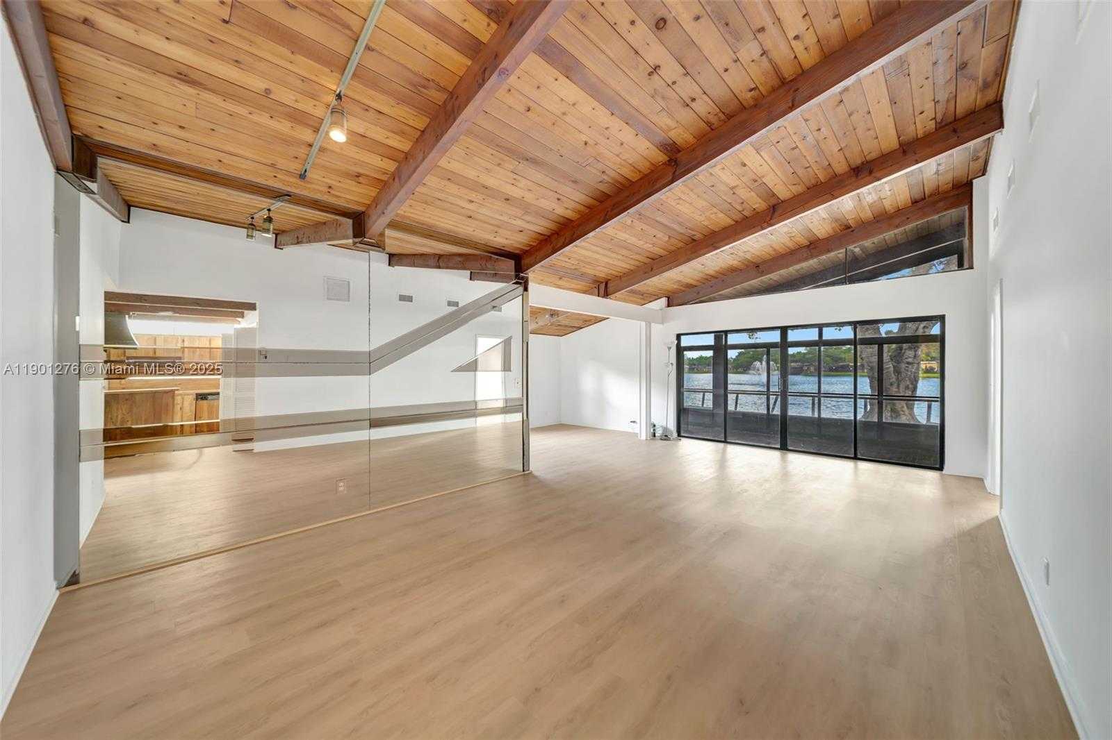 Small Image of 616 BRIARWOOD CIR, Hollywood Number 7