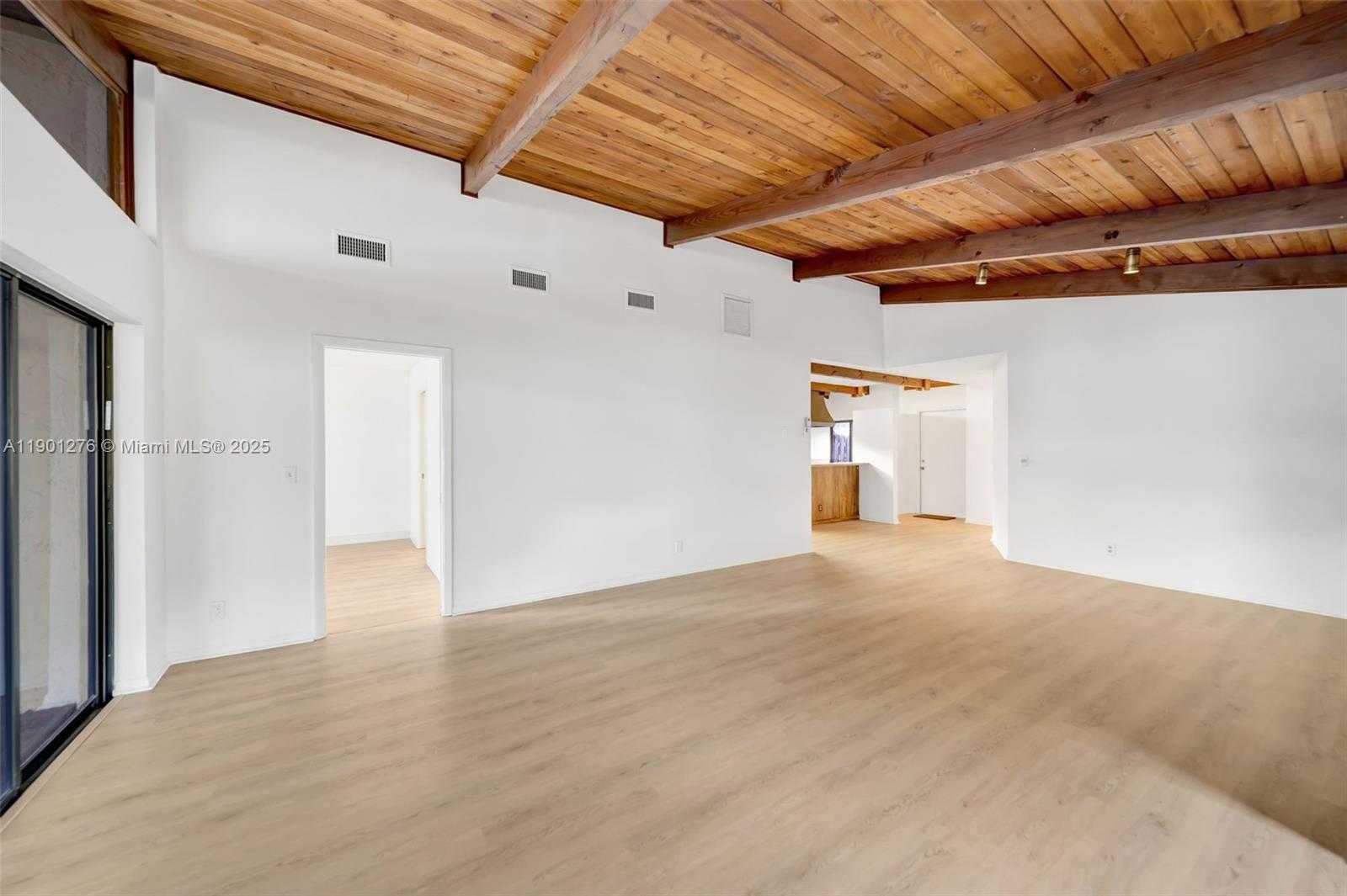 Small Image of 616 BRIARWOOD CIR, Hollywood Number 8