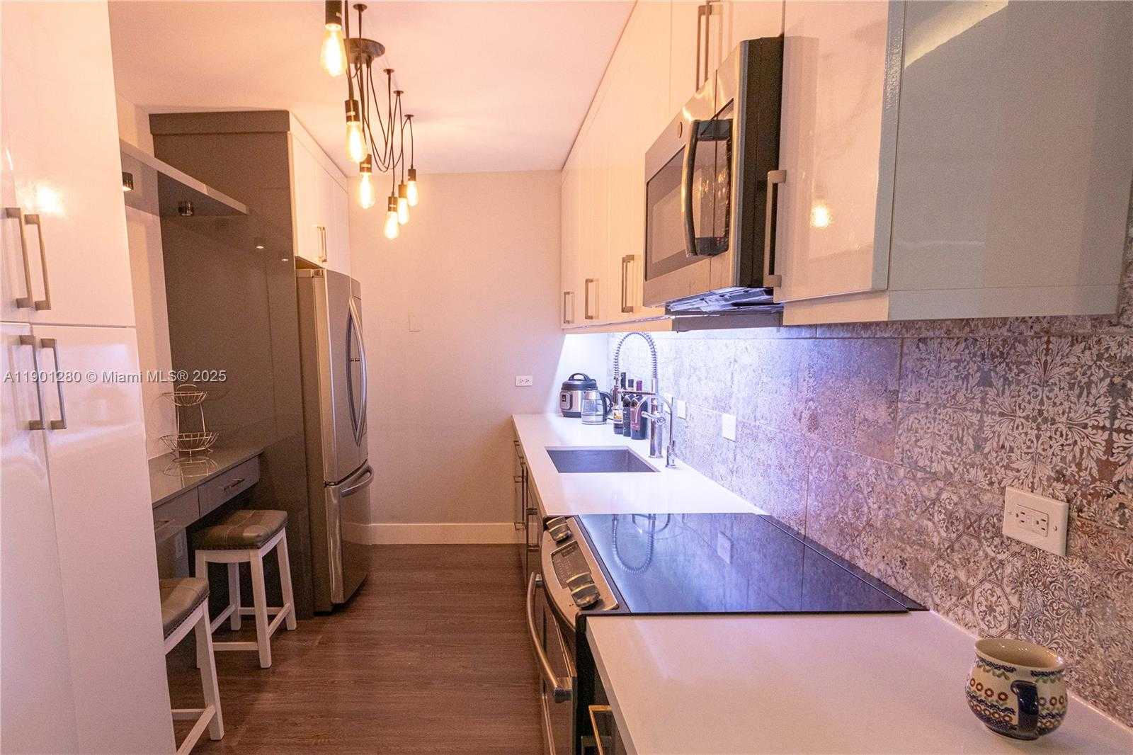 Small Image of 401 69TH ST #212, Miami Beach Number 5