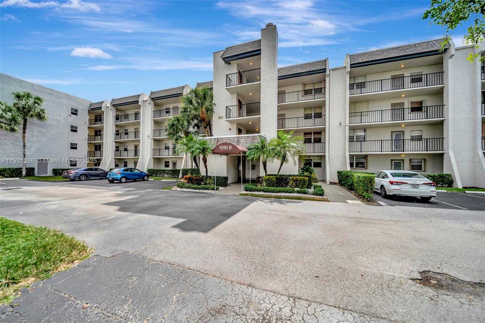 Small Image of 9230 LAGOON PL #309, Davie Number 1
