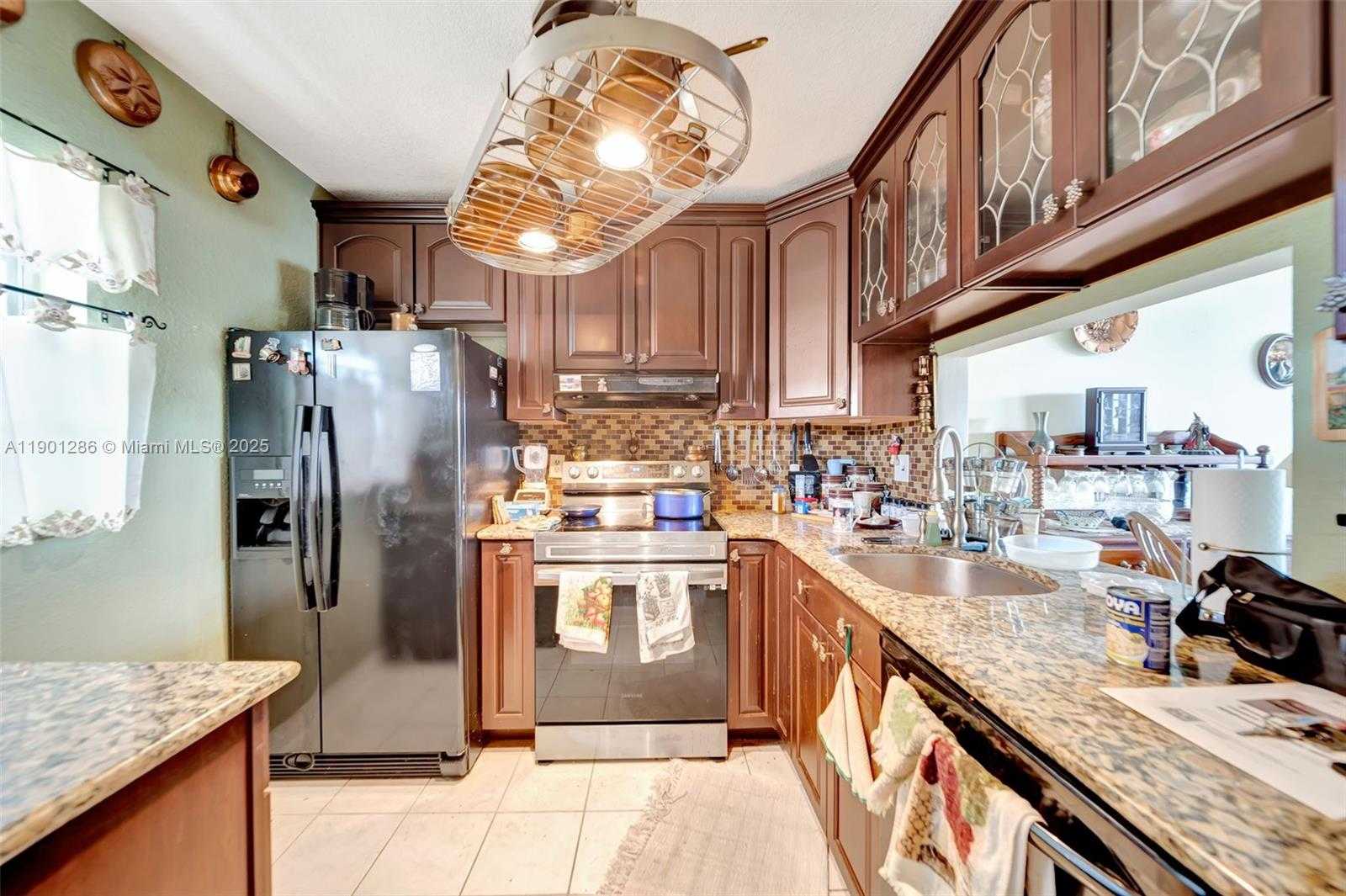 Small Image of 9230 LAGOON PL #309, Davie Number 15