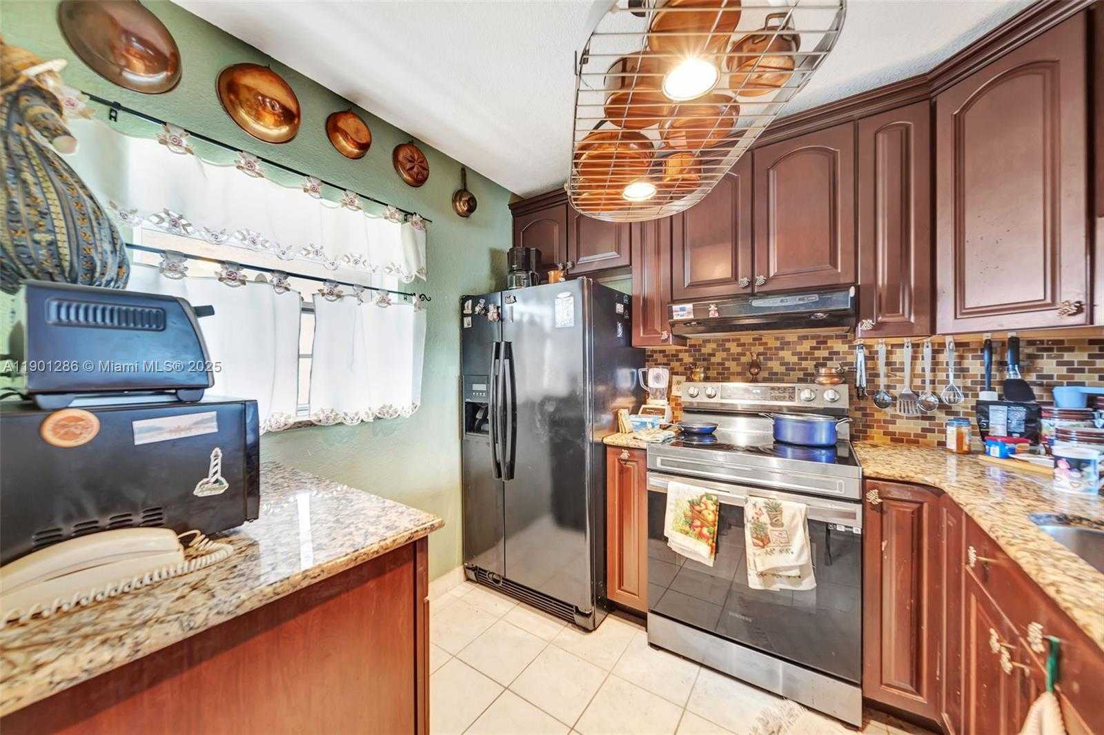 Small Image of 9230 LAGOON PL #309, Davie Number 16