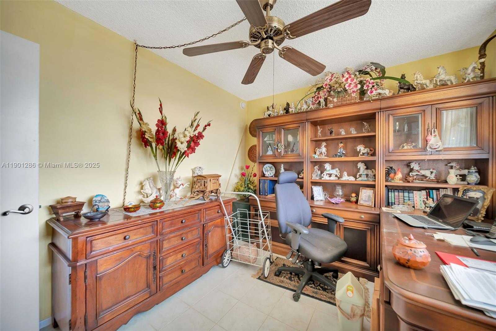 Small Image of 9230 LAGOON PL #309, Davie Number 17