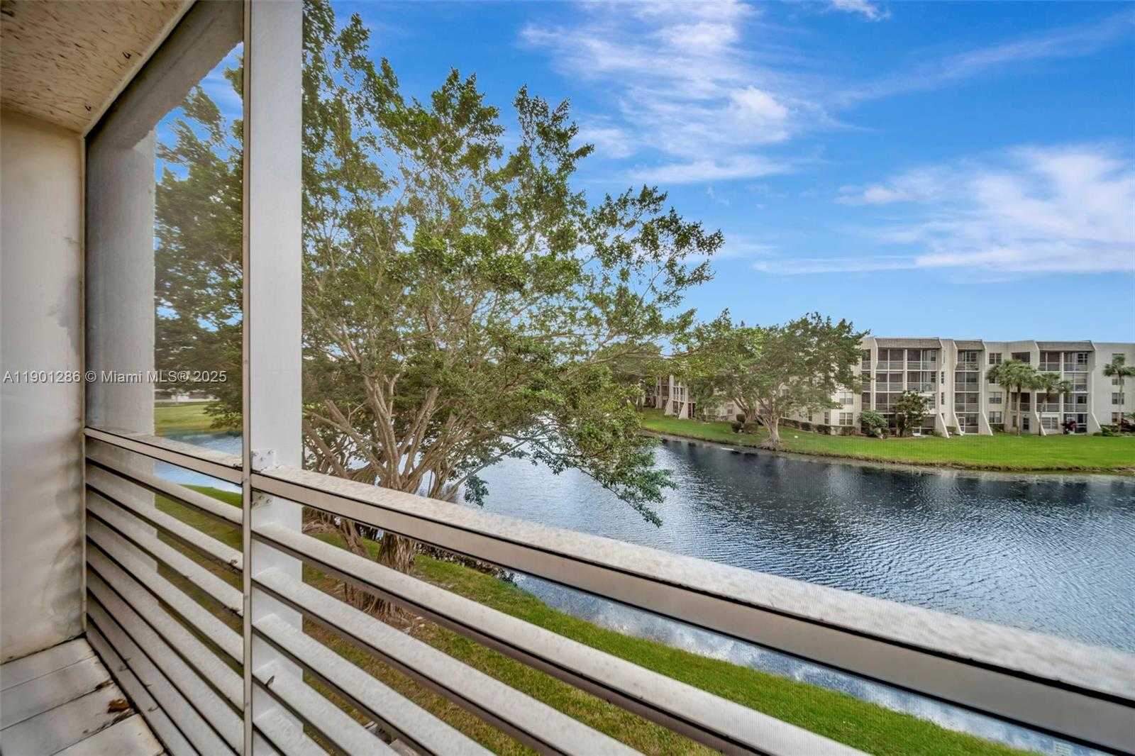 Small Image of 9230 LAGOON PL #309, Davie Number 20