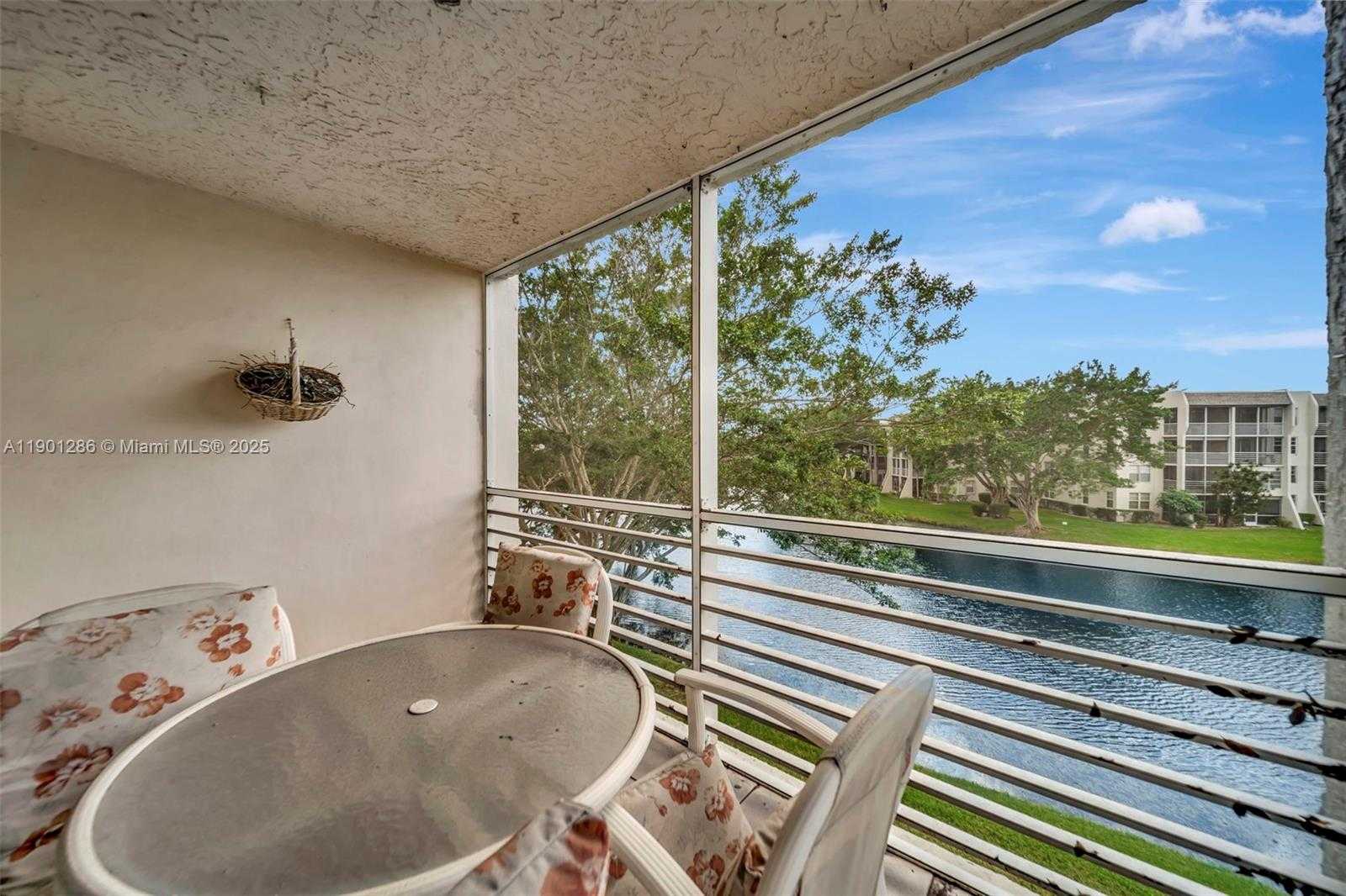 Small Image of 9230 LAGOON PL #309, Davie Number 21