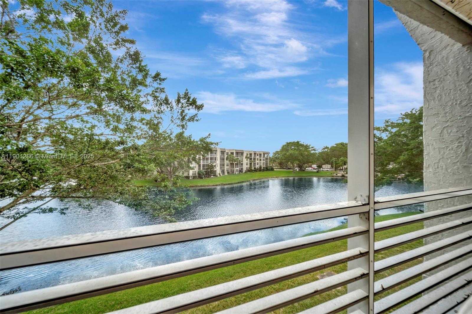 Small Image of 9230 LAGOON PL #309, Davie Number 22