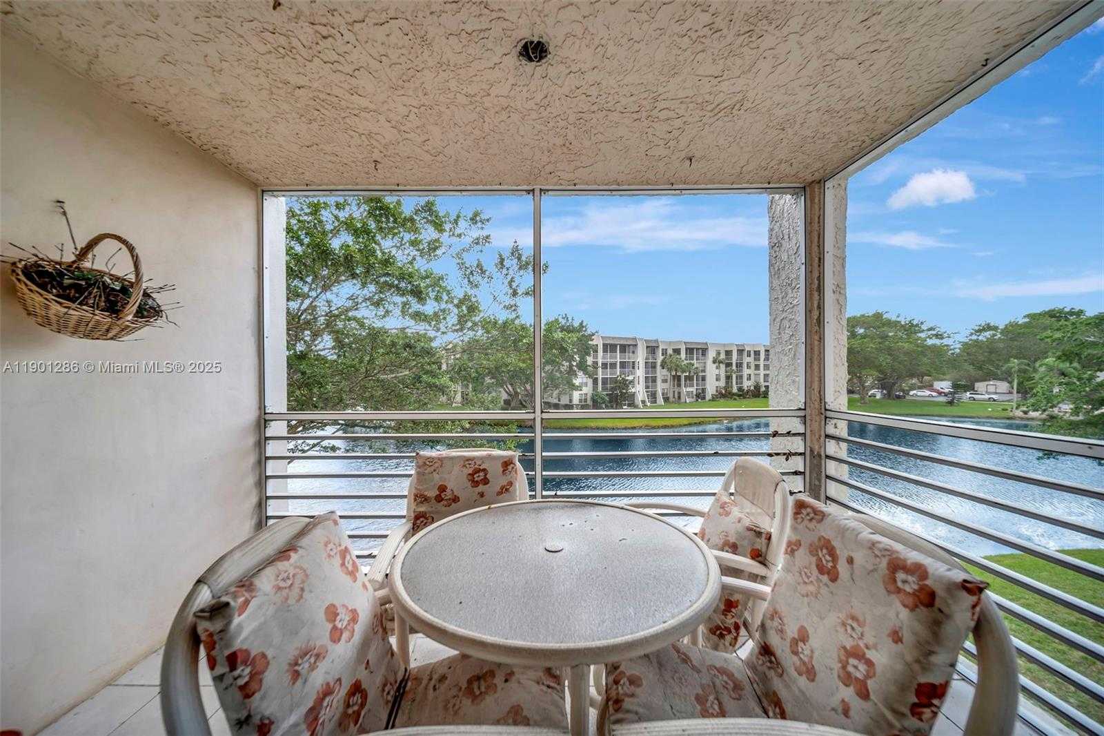 Small Image of 9230 LAGOON PL #309, Davie Number 25