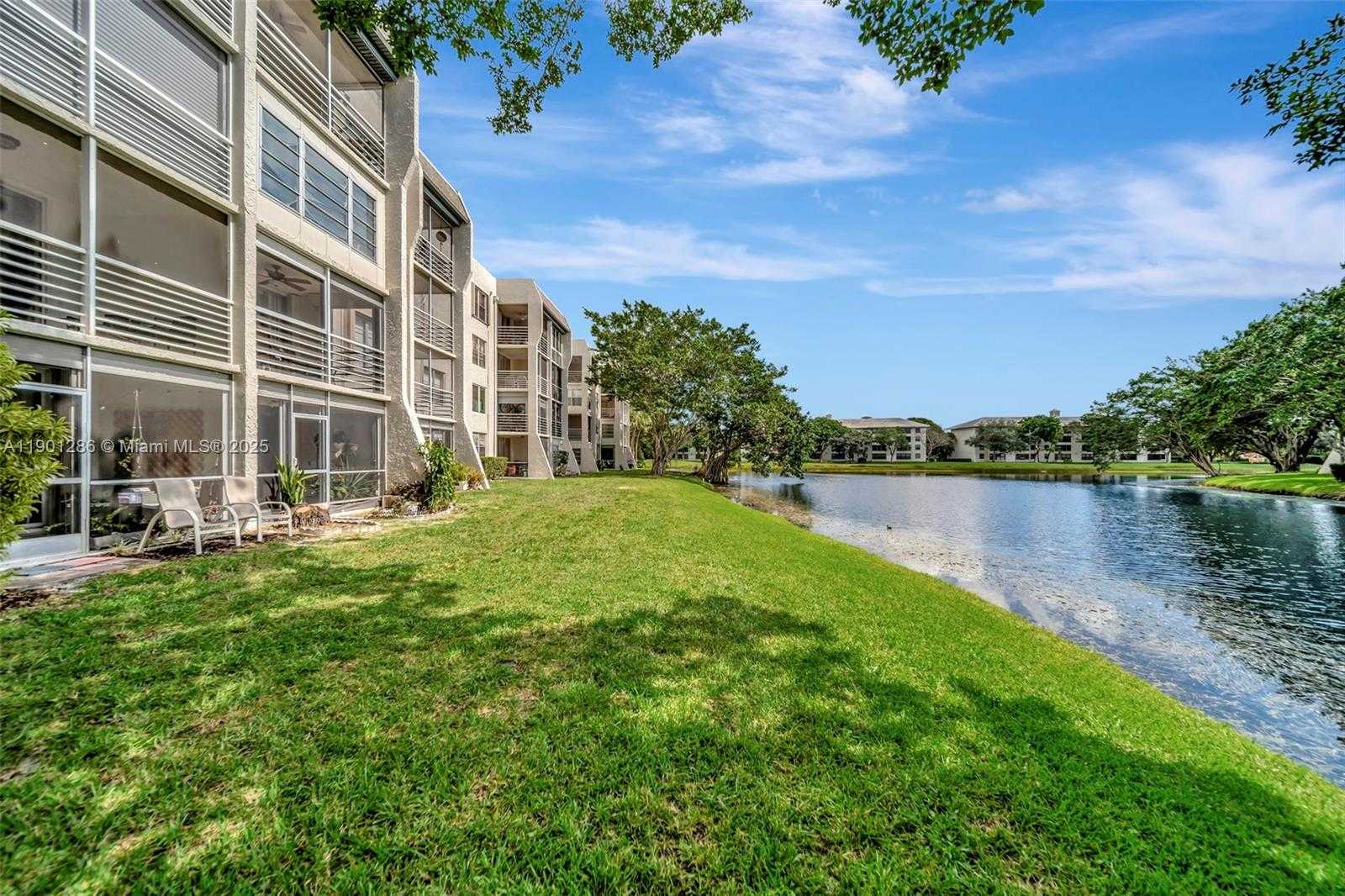 Small Image of 9230 LAGOON PL #309, Davie Number 26