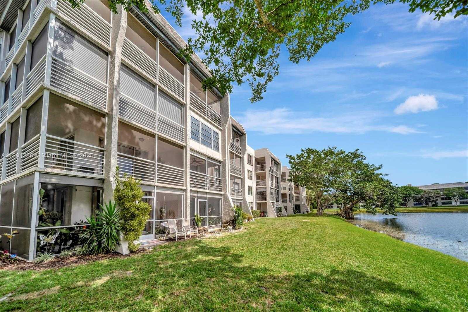 Small Image of 9230 LAGOON PL #309, Davie Number 27