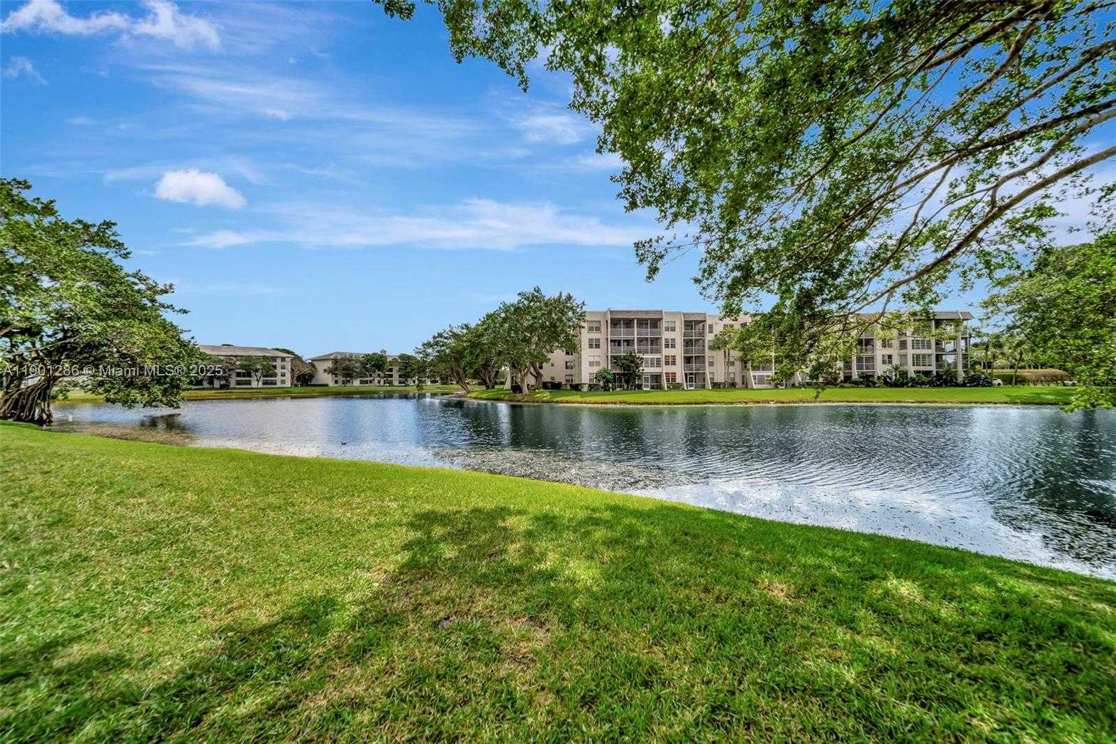 Small Image of 9230 LAGOON PL #309, Davie Number 28
