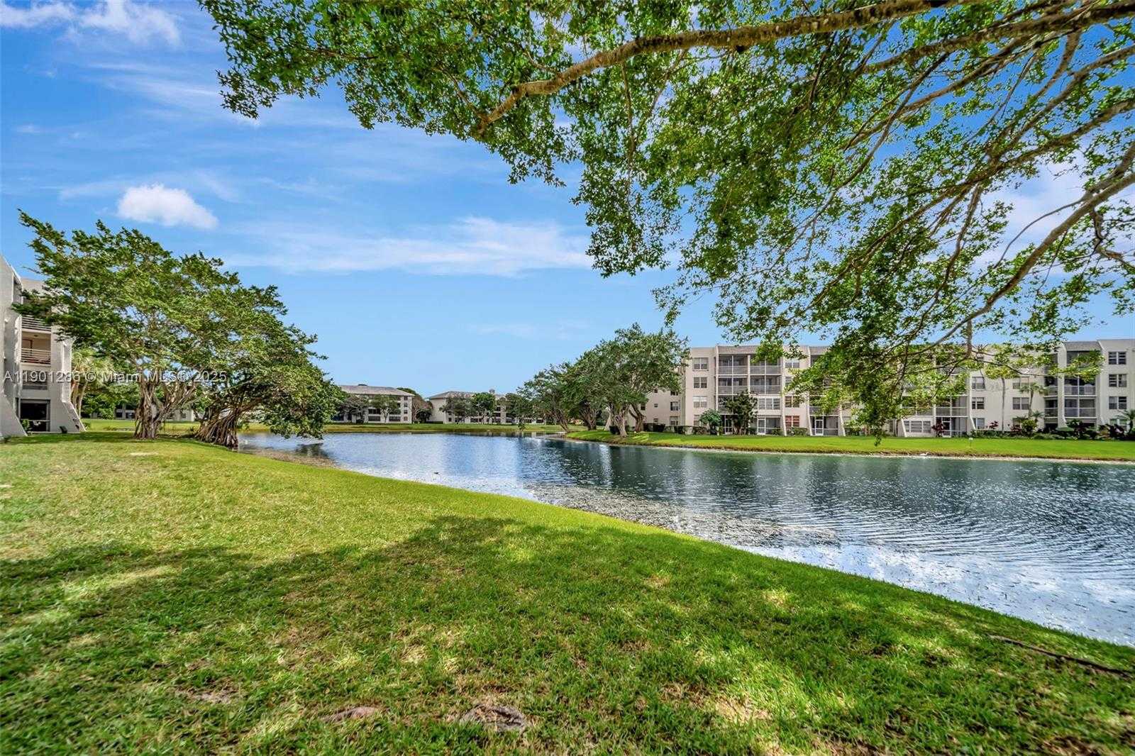 Small Image of 9230 LAGOON PL #309, Davie Number 30